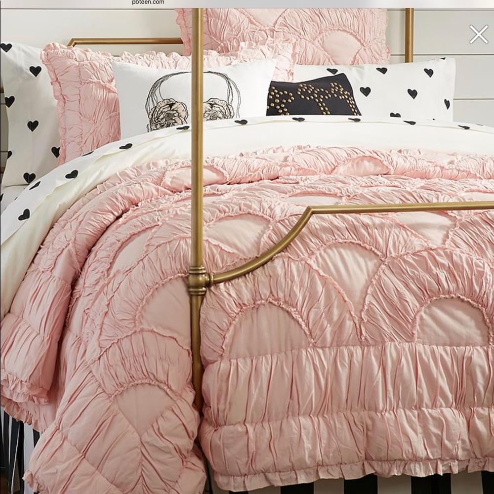 Full/queen blush bedspread and shams